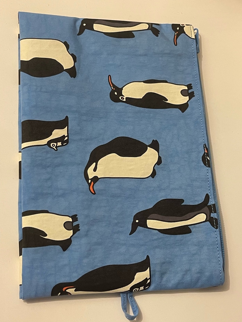 BAGGU Go Pouch Penguins (ONLY) from Vacation Animals Set